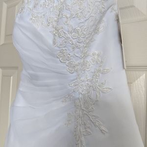 Brand New David's Bridal Wedding Gown